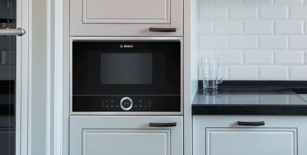 Bán lò vi sóng Bosch BFL634GB1